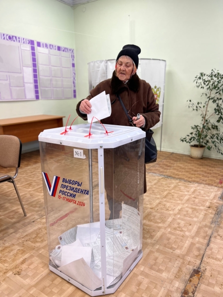 Жители Челябинской области приходят на выборы целыми коллективами