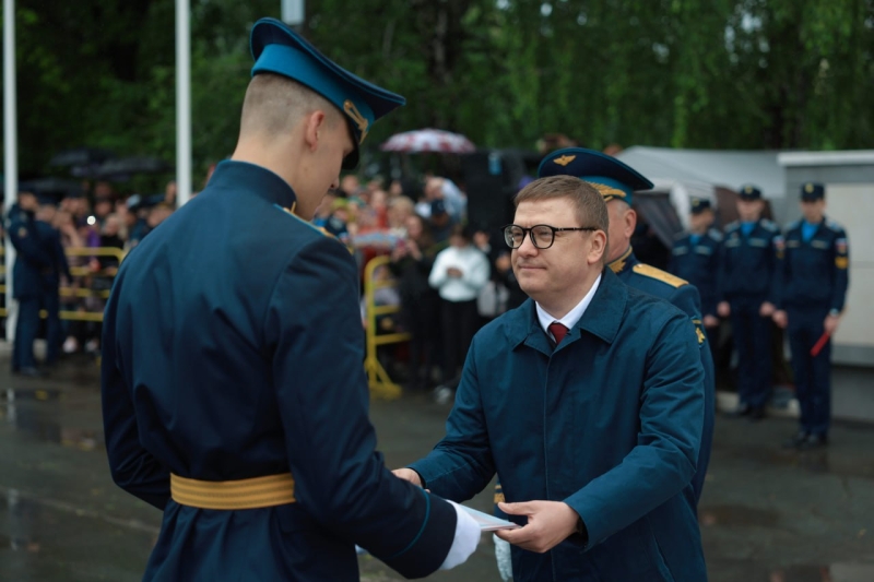 Губернатор Алексей Текслер поздравил выпускников Челябинской области