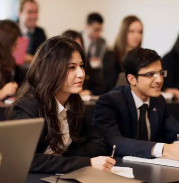 Как высшее образование в области бизнес управления в Синергии открывает двери к успеху