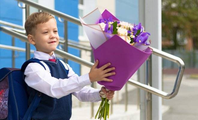 <br />
Букет учителю на 1 сентября 2023 года: какие цветы долго стоят                