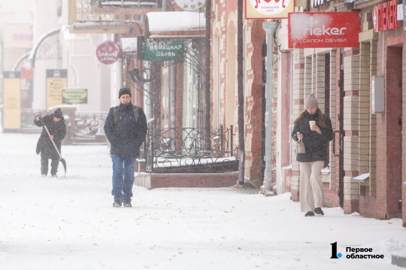 Челябинцы встречают зиму: фоторепортаж с городских улиц