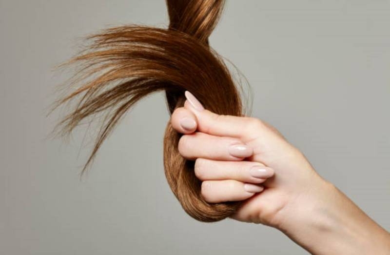 <br />
Игры подсознания или реальная угроза: к чему снится выпадение волос                