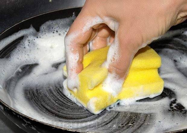 <br />
Как ухаживать за чугунными сковородами и как их правильно очищать                