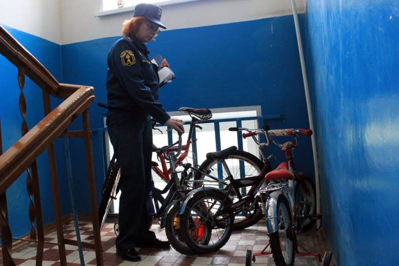 <br />
Можно ли жителям России хранить в подъезде велосипеды и коляски                