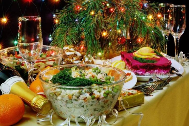 <br />
Новогоднее меню в СССР: блюда, которые обязательно стояли на праздничных застольях                