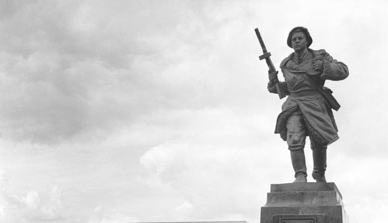 <br />
Подвиги Героев Советского Союза: вечная память в День Сухопутных войск                