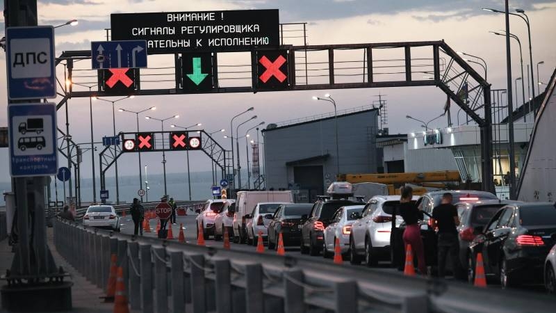 <br />
Пробка на Крымском мосту стремительно увеличивается: прогноз на 17 июля и как объехать                