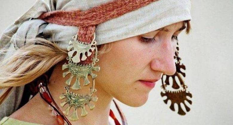 <br />
Символы власти и свадебные украшения в Древней Руси                