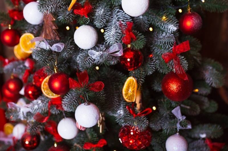 <br />
Тайны новогодней Ёлки: Как украшения могут исполнить ваши желания                