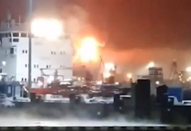 <br />
Взрыв терминала в Усть-Луге: атаки беспилотников вызывают тревогу                